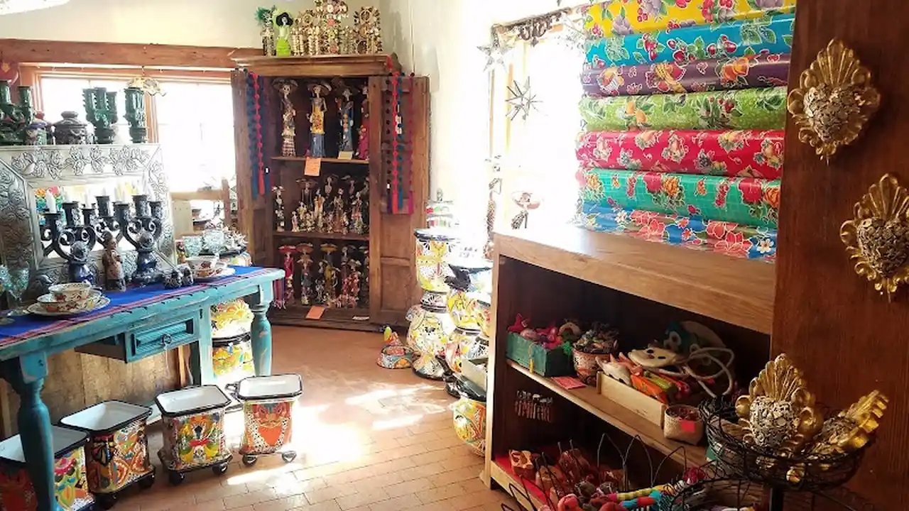 Consignment store in Albuquerque, New Mexico: La Parada