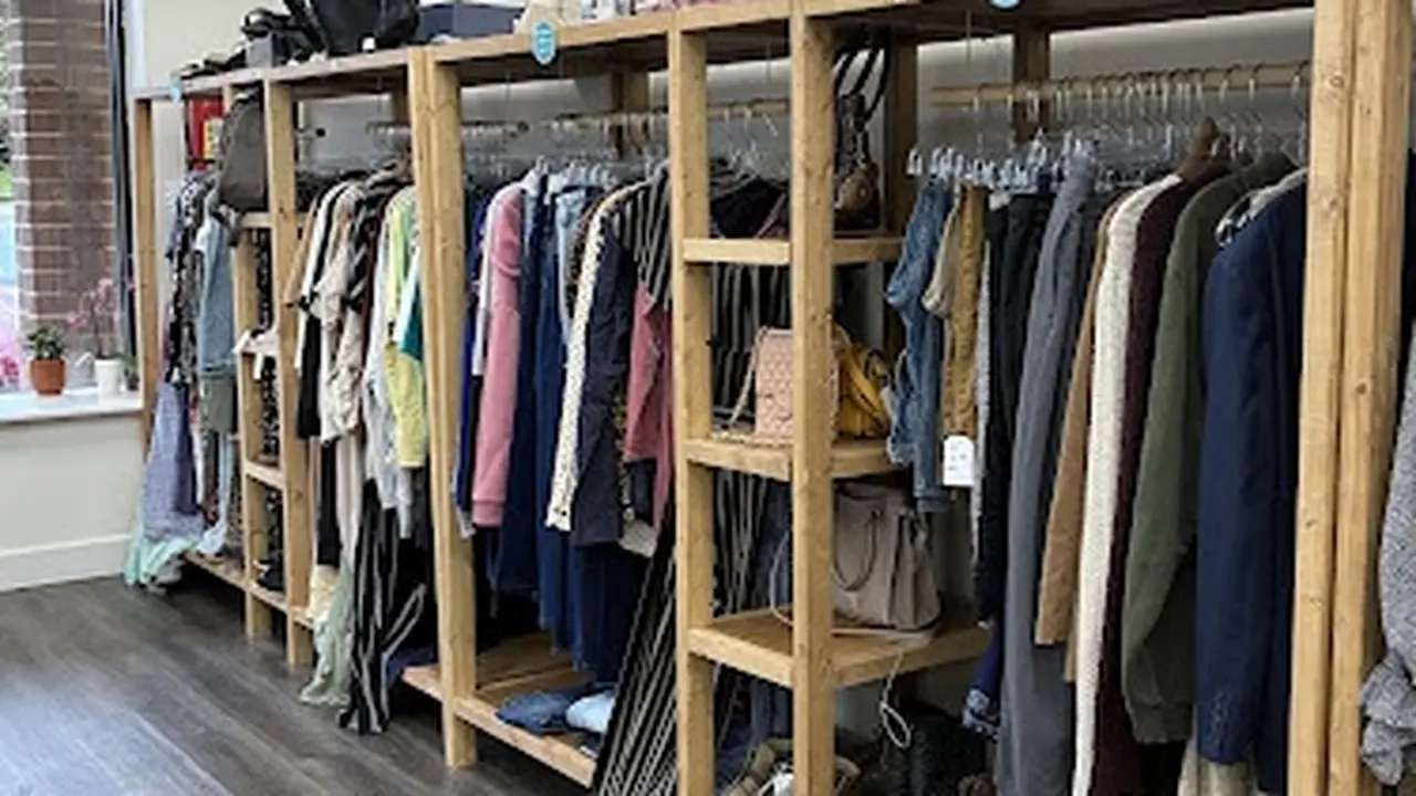 Consignment store in New Berlin, Wisconsin: La Segunda