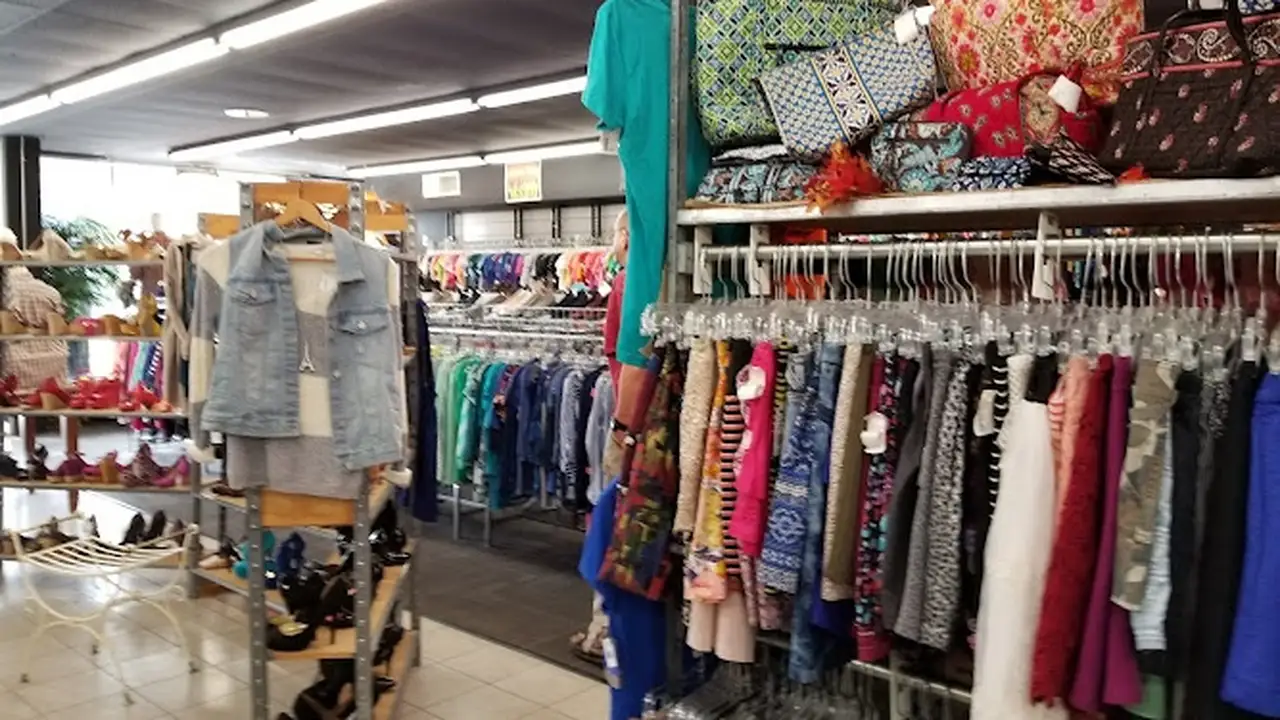 Consignment store in Inverness, Florida: Labels Citrus County Resale and Tuxedo Rentals