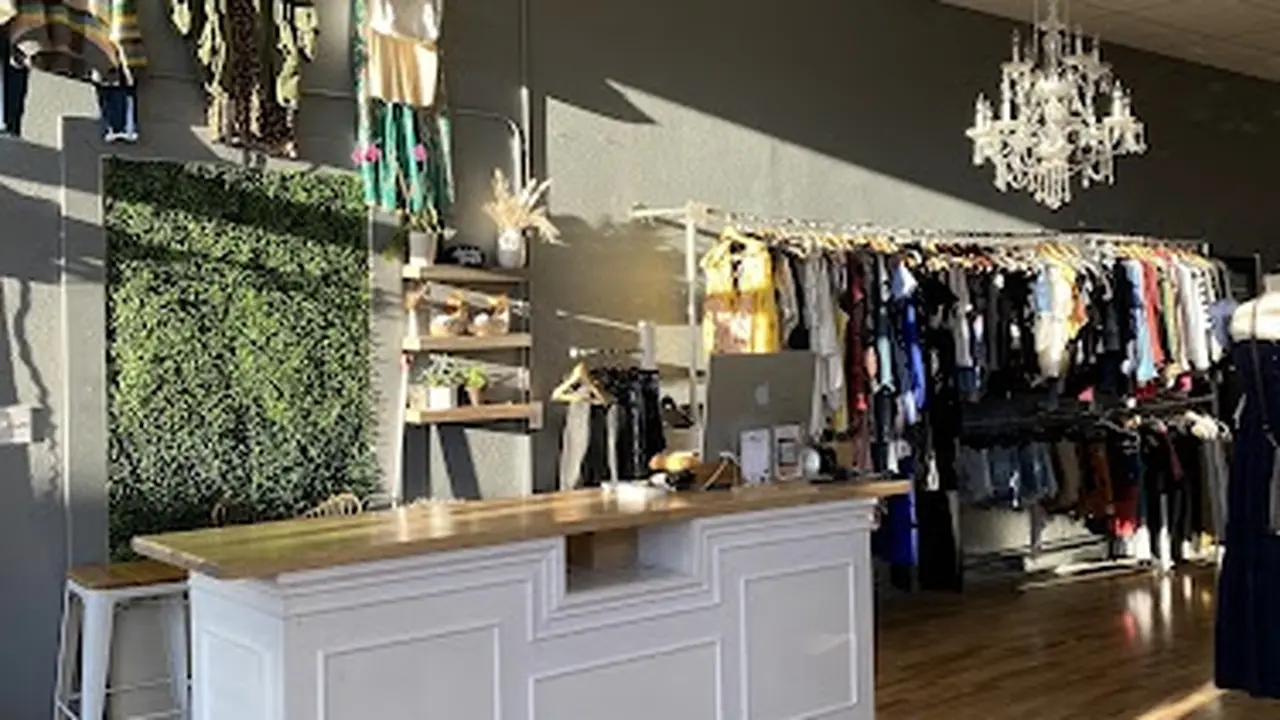 Consignment store in Ukiah, California: Labels Recycled Fashion