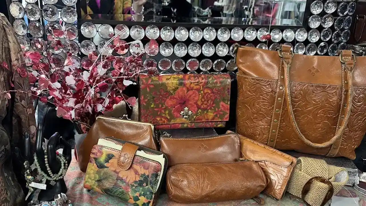 Consignment store in Yakima, Washington: LADY GODIVA'S CONSIGNMENT BOUTIQUE