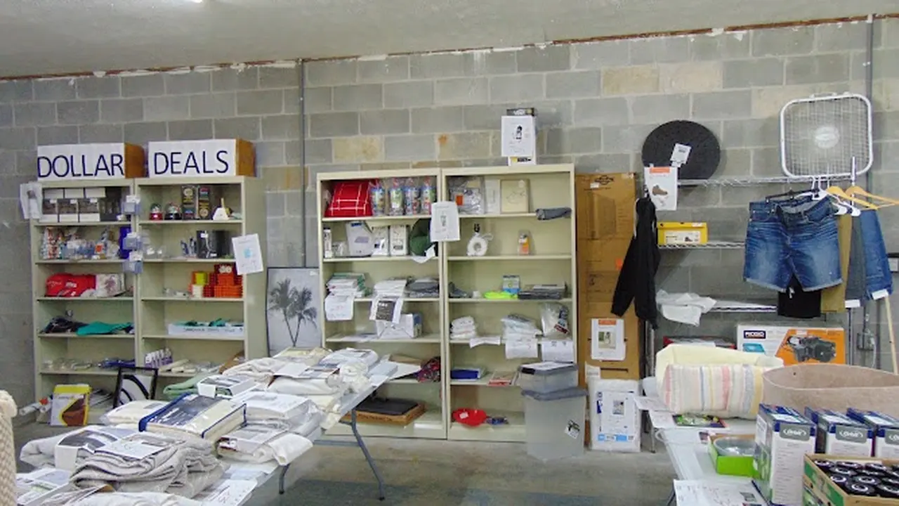 Consignment store in Dadeville, Alabama: Lake Martin Consignment/ Surplus City