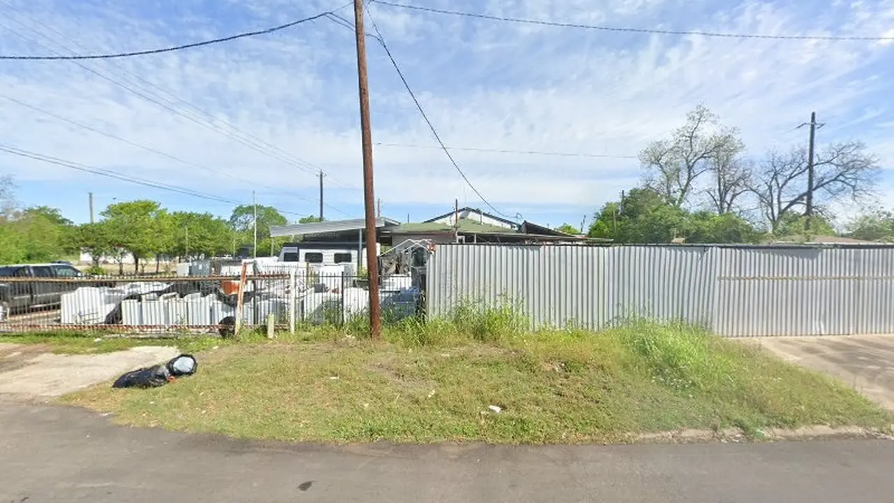Consignment store in Houston, Texas: Larry's Resale