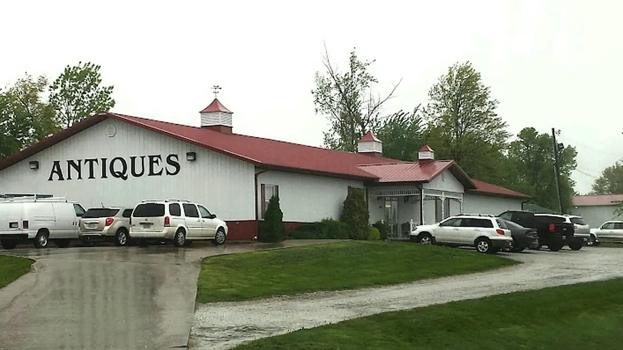 Consignment store in Kirksville, Missouri: Lawson Hill Antique Mall