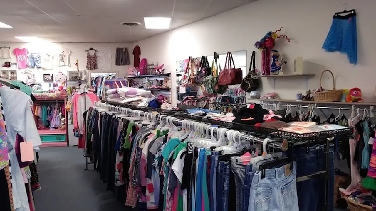 Consignment store in Denison, Texas: Leapin' Littles