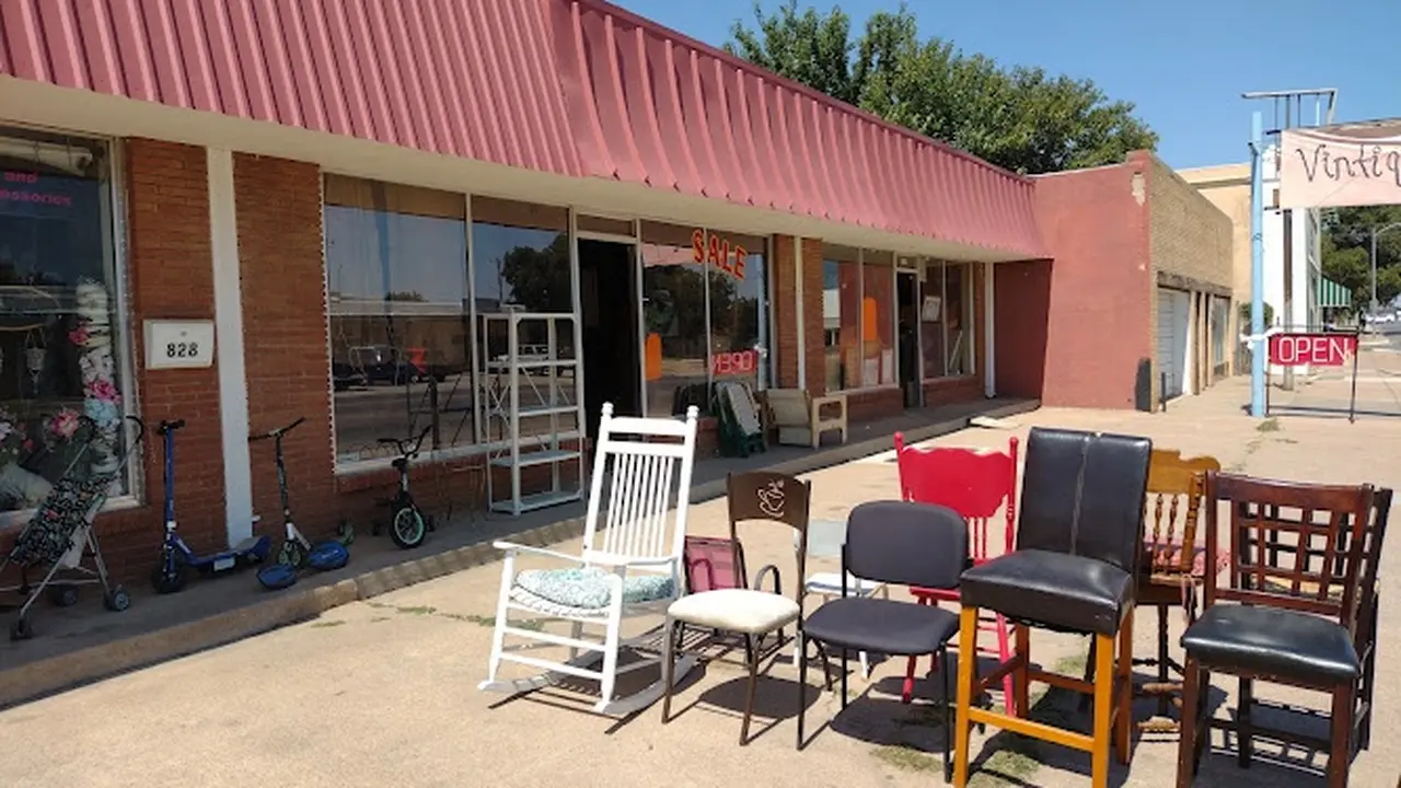 Consignment store in Abilene, Texas: Left Overs