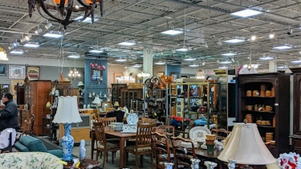 Consignment store in Cincinnati, Ohio: Legacies Upscale Resale (benefiting Cancer Support Community)
