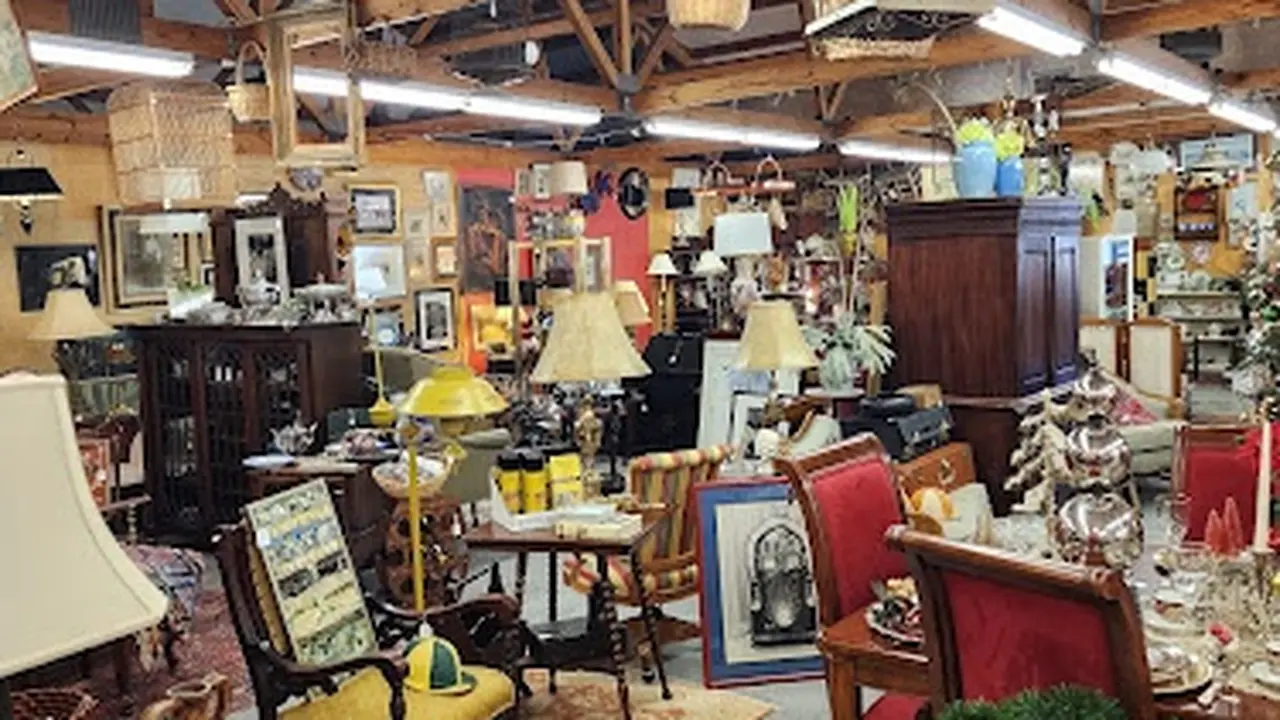 Consignment store in Murrells Inlet, South Carolina: Legacy Antiques & Consignments