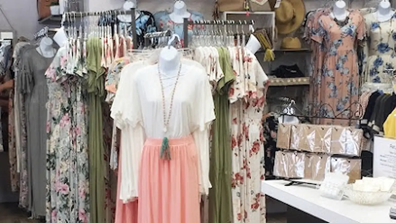 Consignment store in Spanish Fork, Utah: Lena Layne