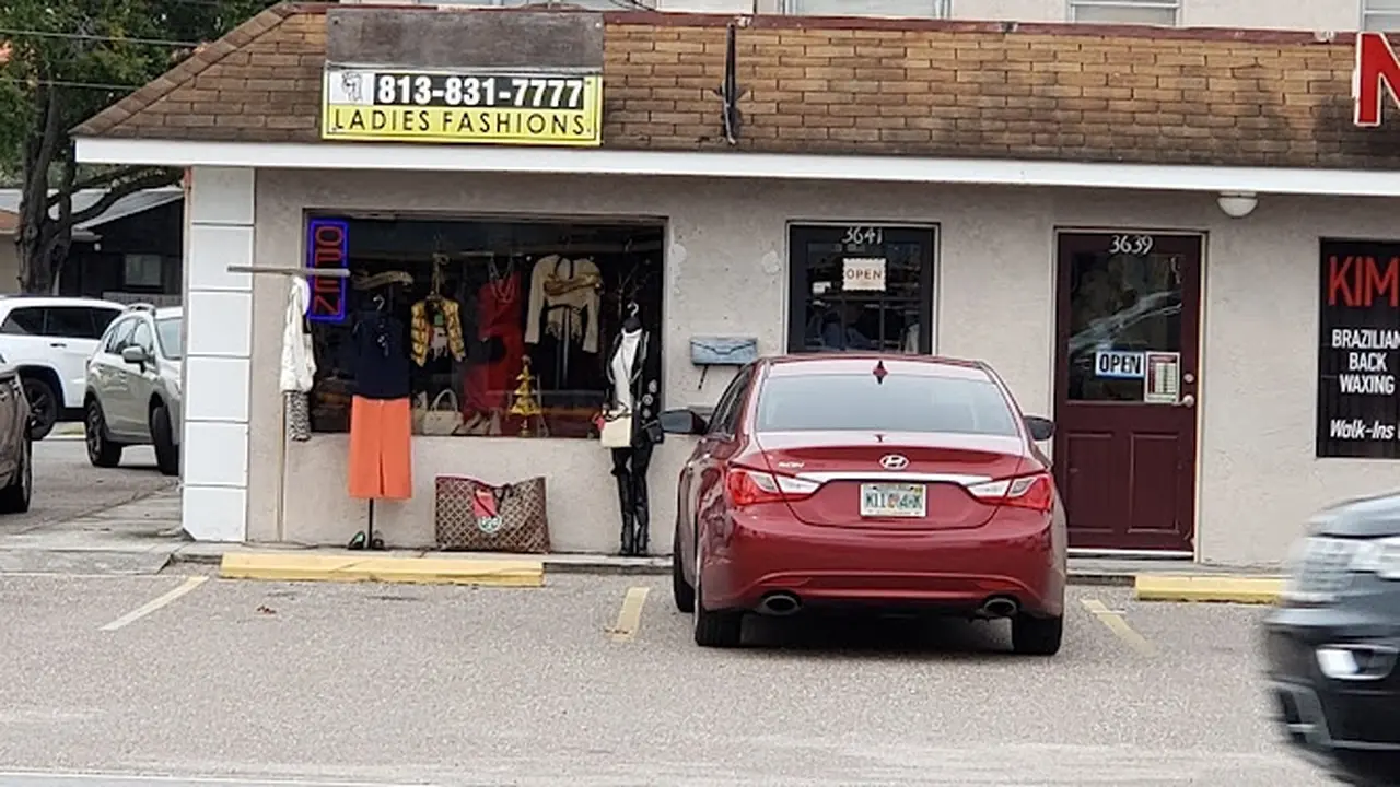 Consignment store in Tampa, Florida: Li Da La Consignment Boutique