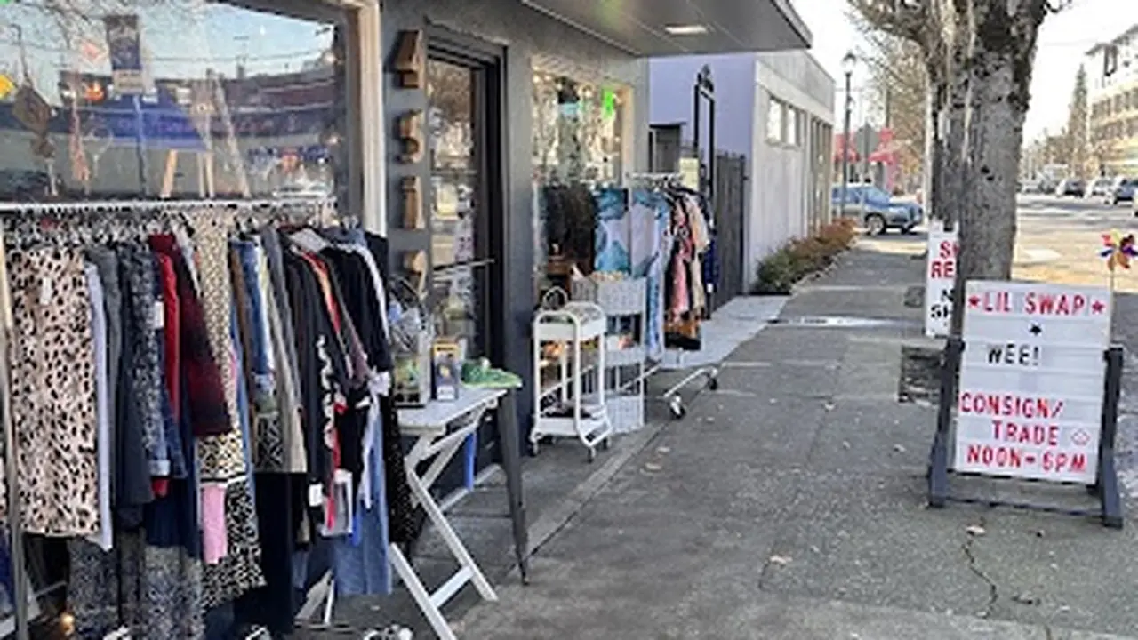 Consignment store in Portland, Oregon: Lil Swap