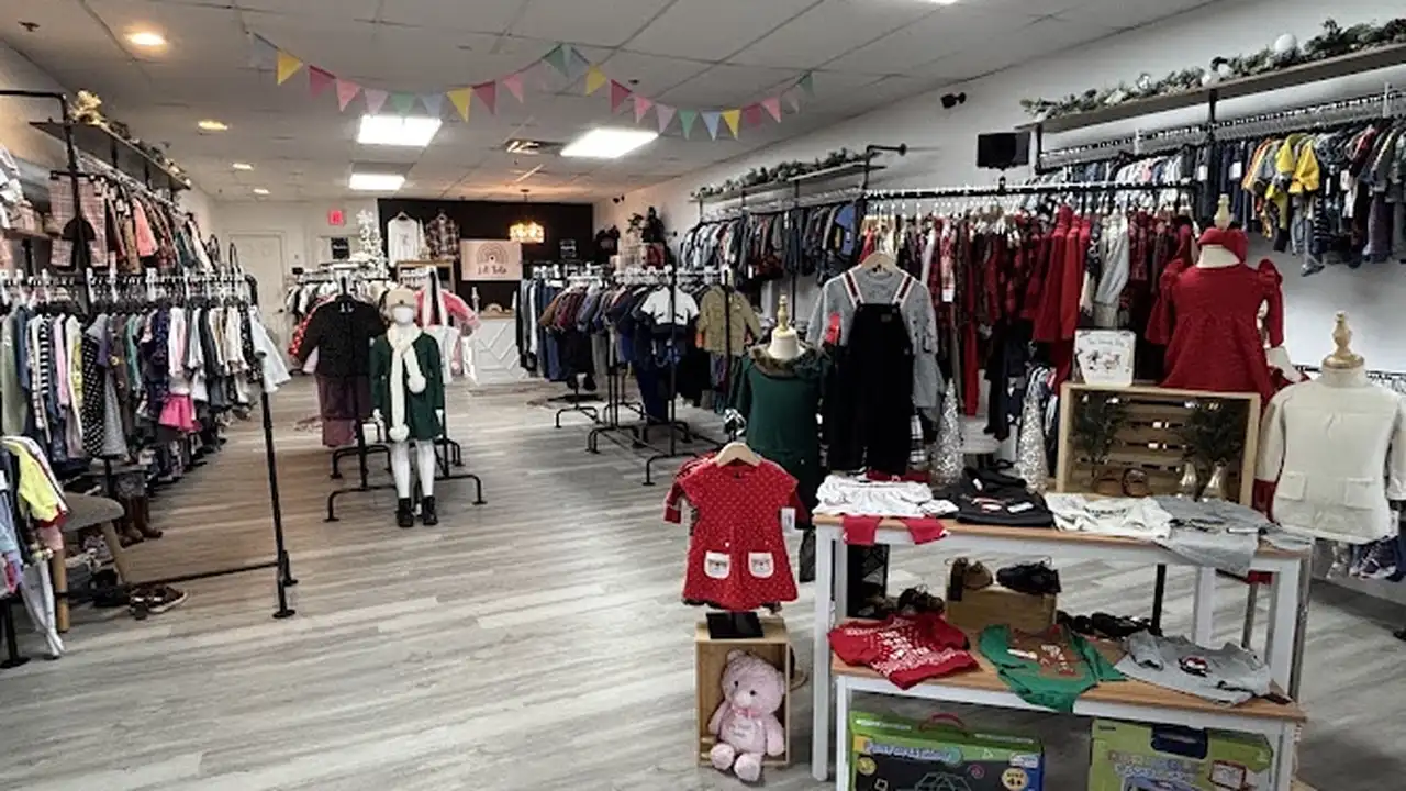 Consignment store in Rehoboth, Massachusetts: Lil' Tots Consignment