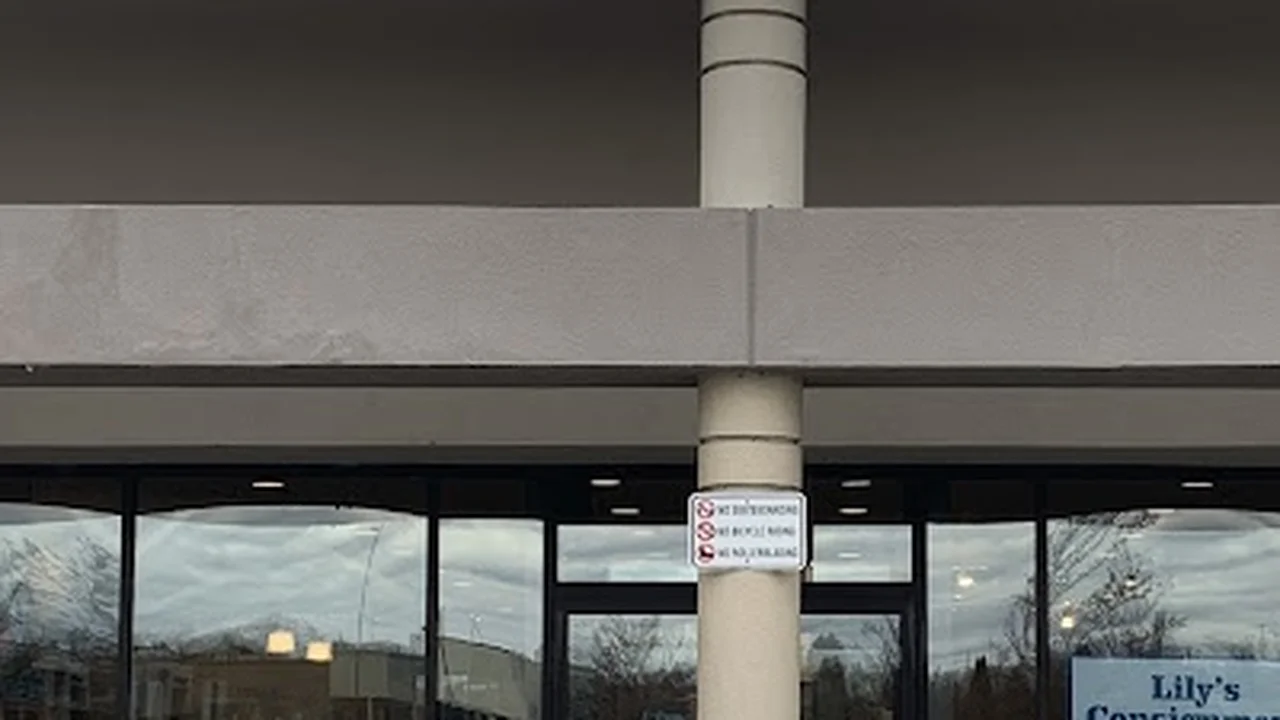 Consignment store in Canandaigua, New York: Lily's Consignment Shoppe