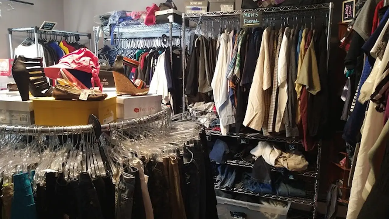 Consignment store in Chester, New York: Linda's Thrifting and Antiques