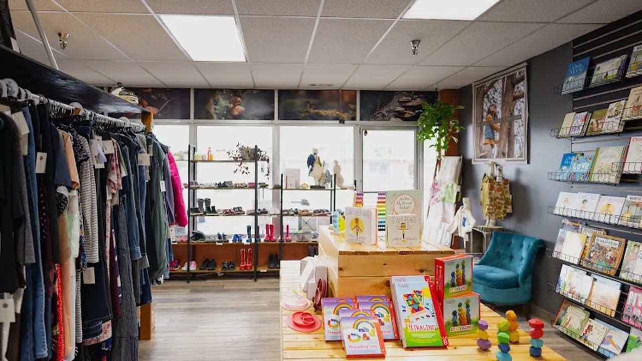 Consignment store in Marquette, Michigan: Little Agate