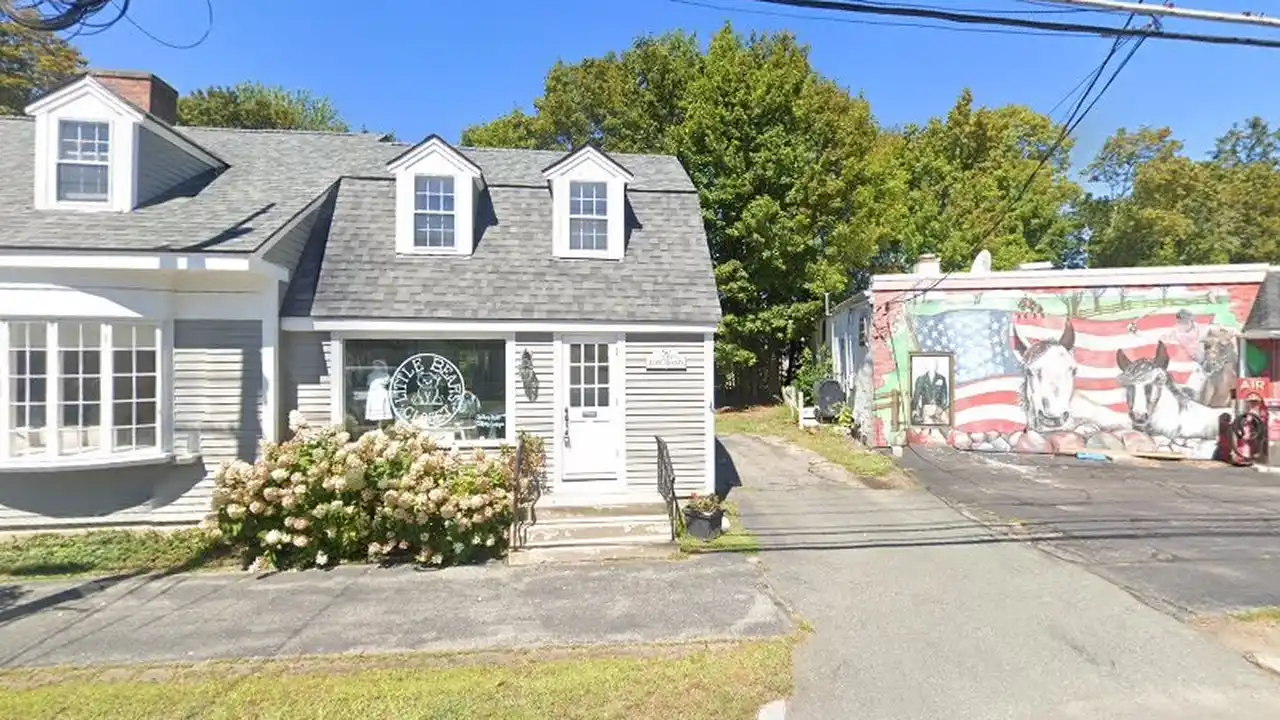 Consignment store in South Hamilton, Massachusetts: Little Bear’s Closet