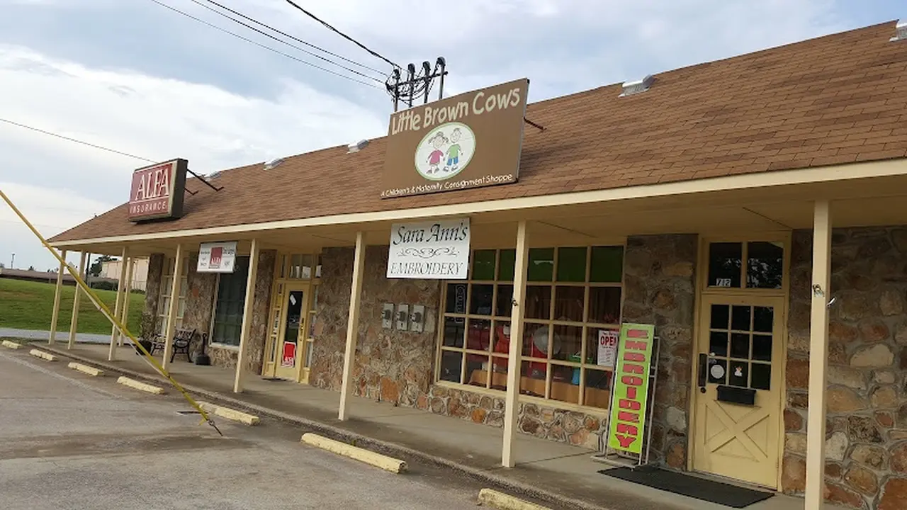 Consignment store in Glencoe, Alabama: Little Brown Cows
