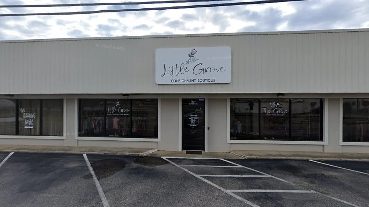 Consignment store in Andalusia, Alabama: Little Grove