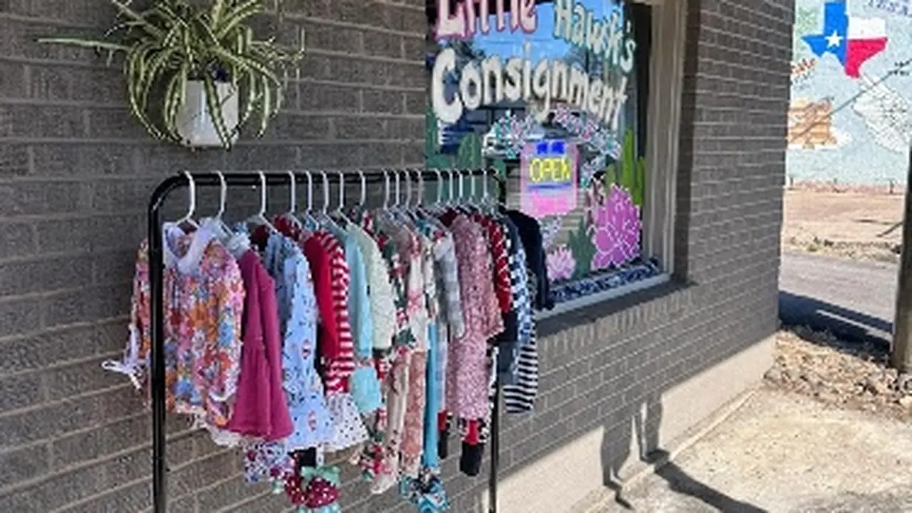Consignment store in Hawkins, Texas: Little Hawk's Consignment