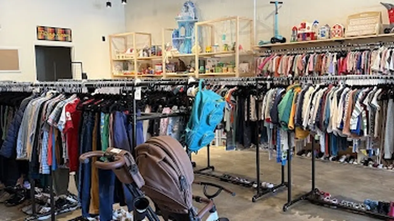 Consignment store in Cary, North Carolina: Little Oak Collective