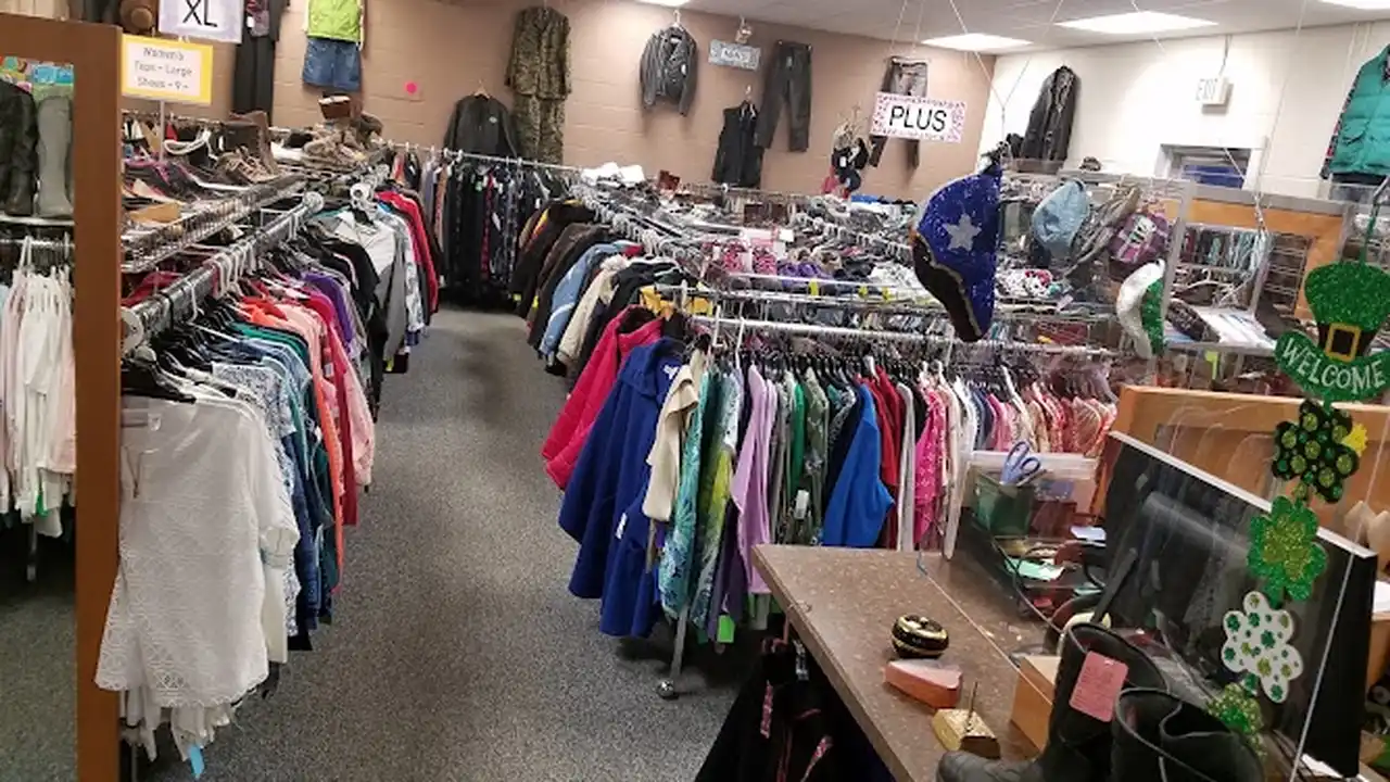 Consignment store in Littleton, New Hampshire: Little Red Wagon