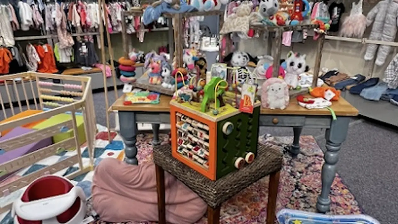 Consignment store in Dixon, Illinois: Little Threads