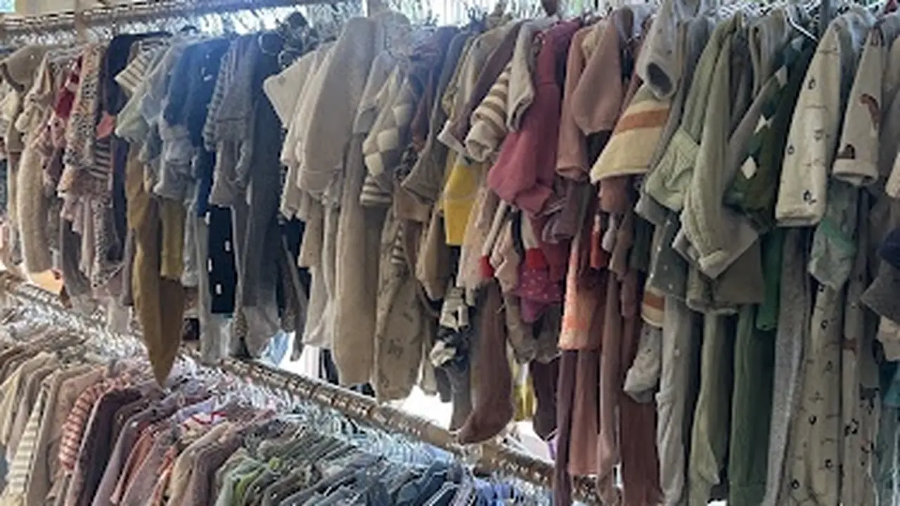Consignment store in Tigard, Oregon: Littles & Fiddles