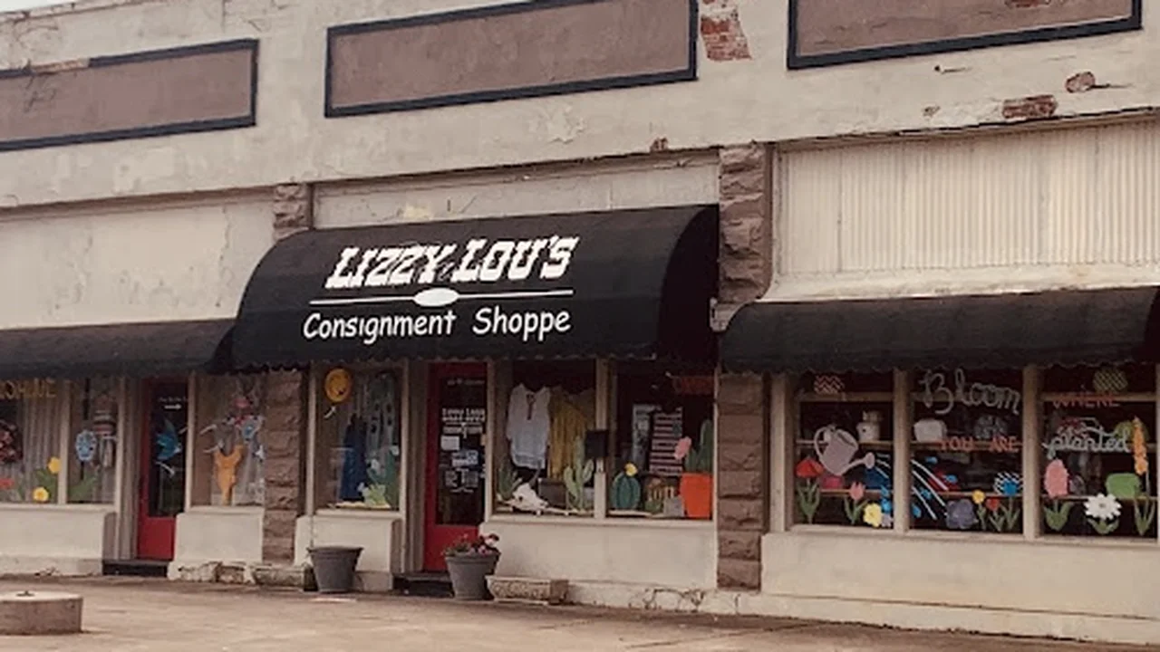 Consignment store in Sallisaw, Oklahoma: Lizzy Lou's Consignment