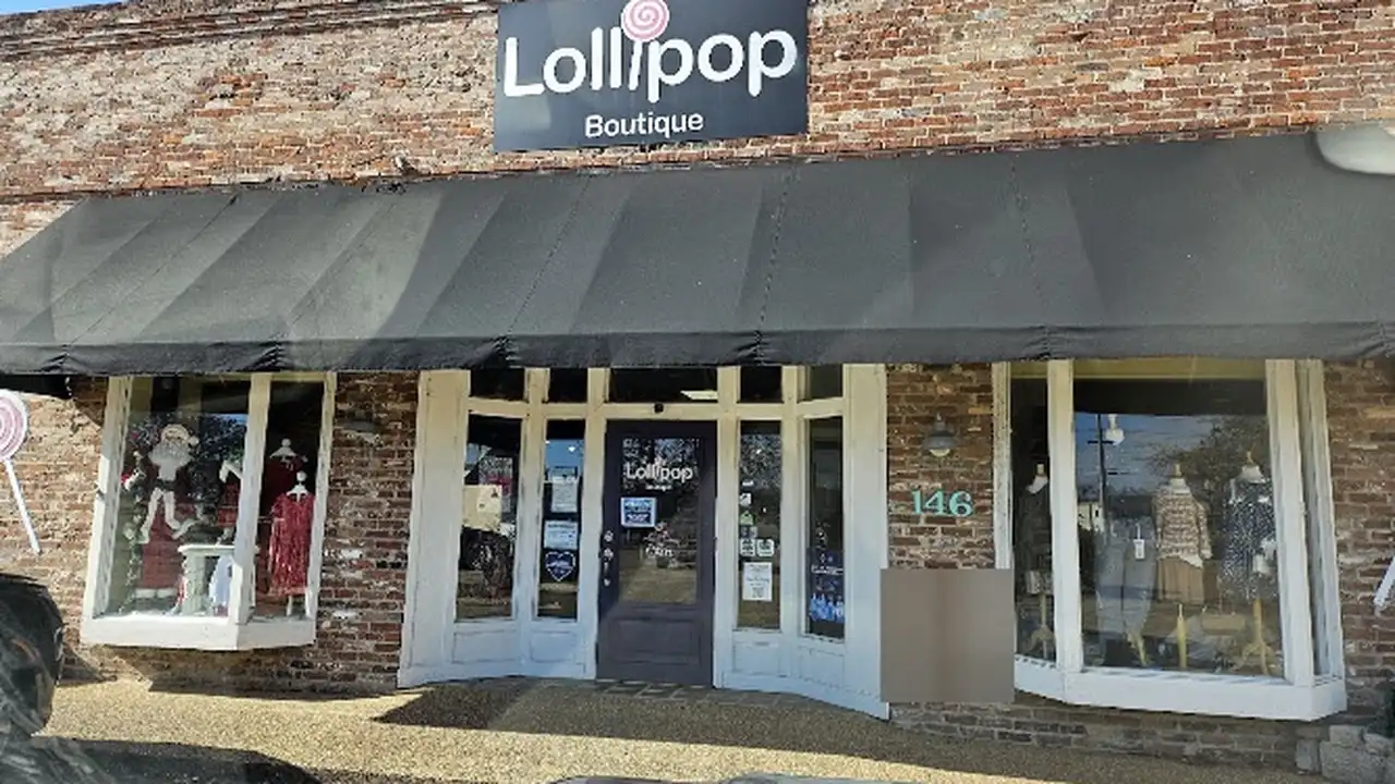 Consignment store in Tupelo, Mississippi: Lollipop Boutique