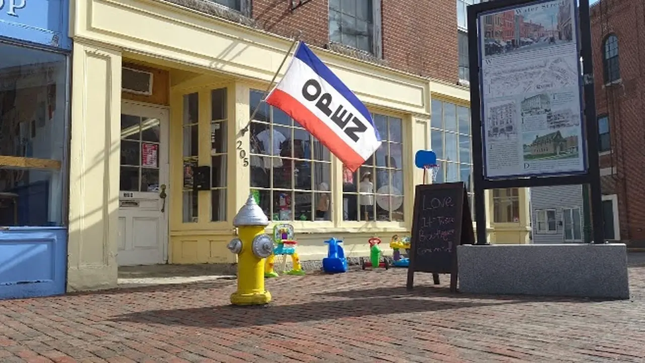 Consignment store in Gardiner, Maine: Love It Twice Boutique