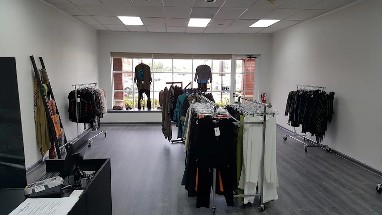 Consignment store in Sarasota, Florida: Loved Again Boutique