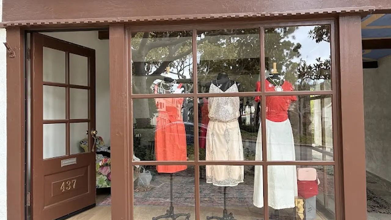 Consignment store in Palos Verdes Estates, California: Loveleigh