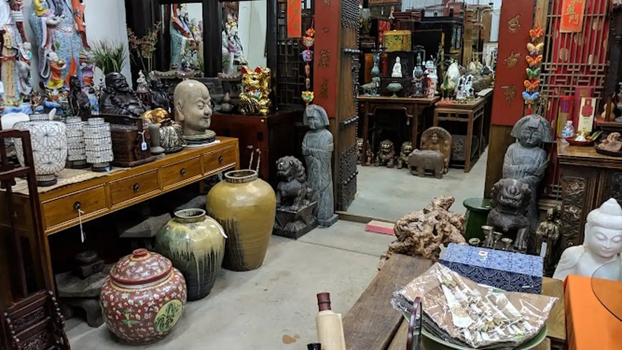 Consignment store in Rockville, Maryland: Luban Auction Gallery & Art Antiques Consignment & Appraisal