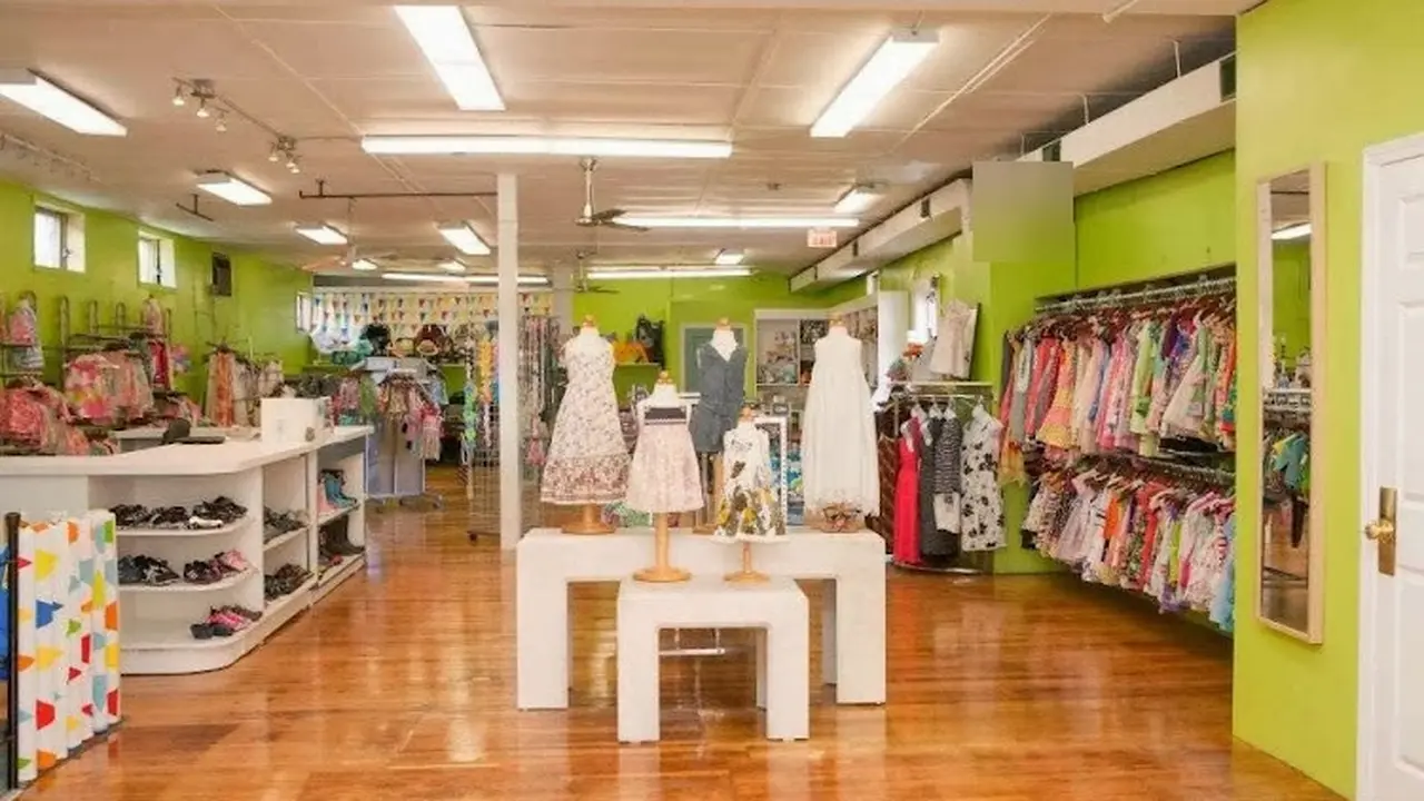 Consignment store in Warren, Rhode Island: Luca Consignment