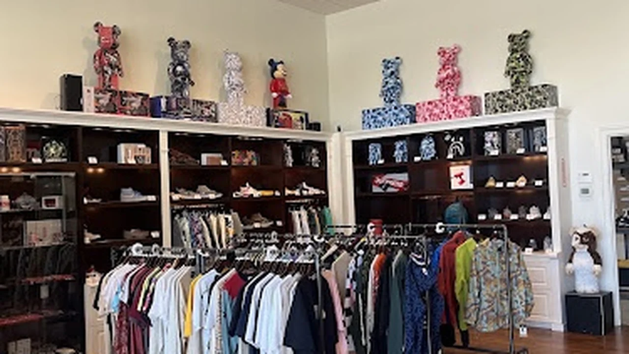 Consignment store in Bellevue, Washington: Lucky Dog Bellevue