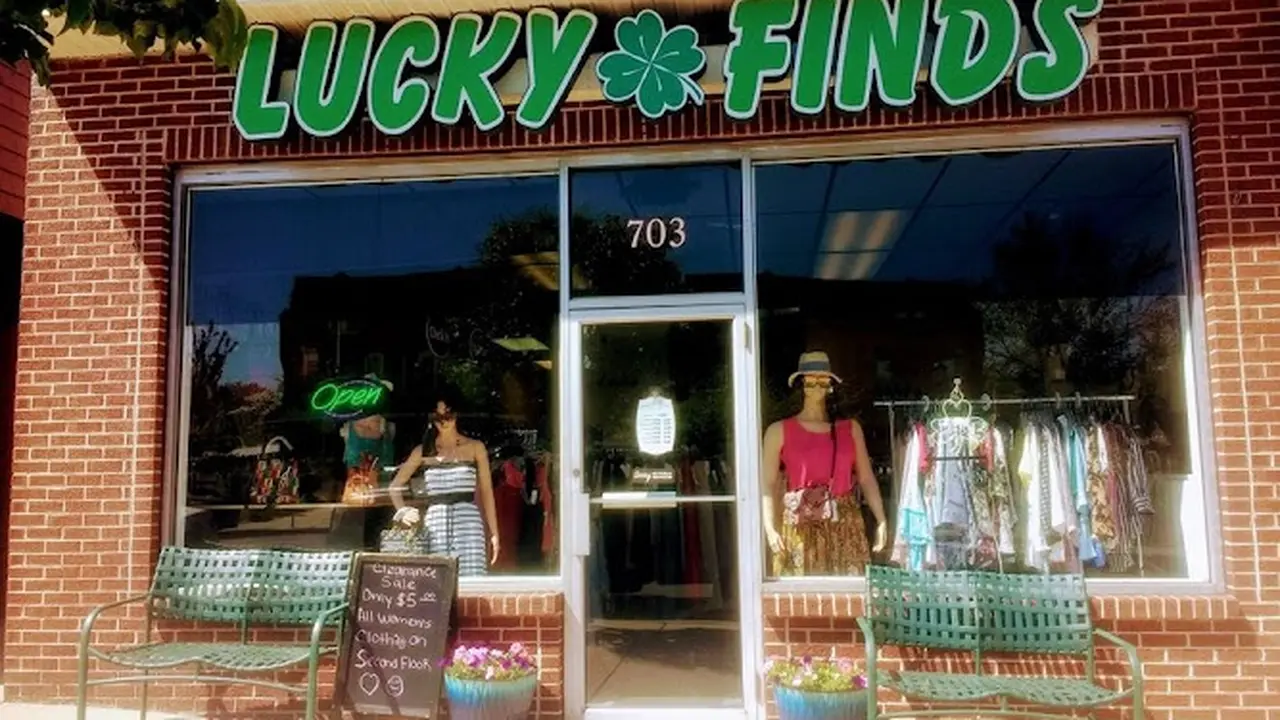 Consignment store in West Reading, Pennsylvania: Lucky Finds Consignment Boutique
