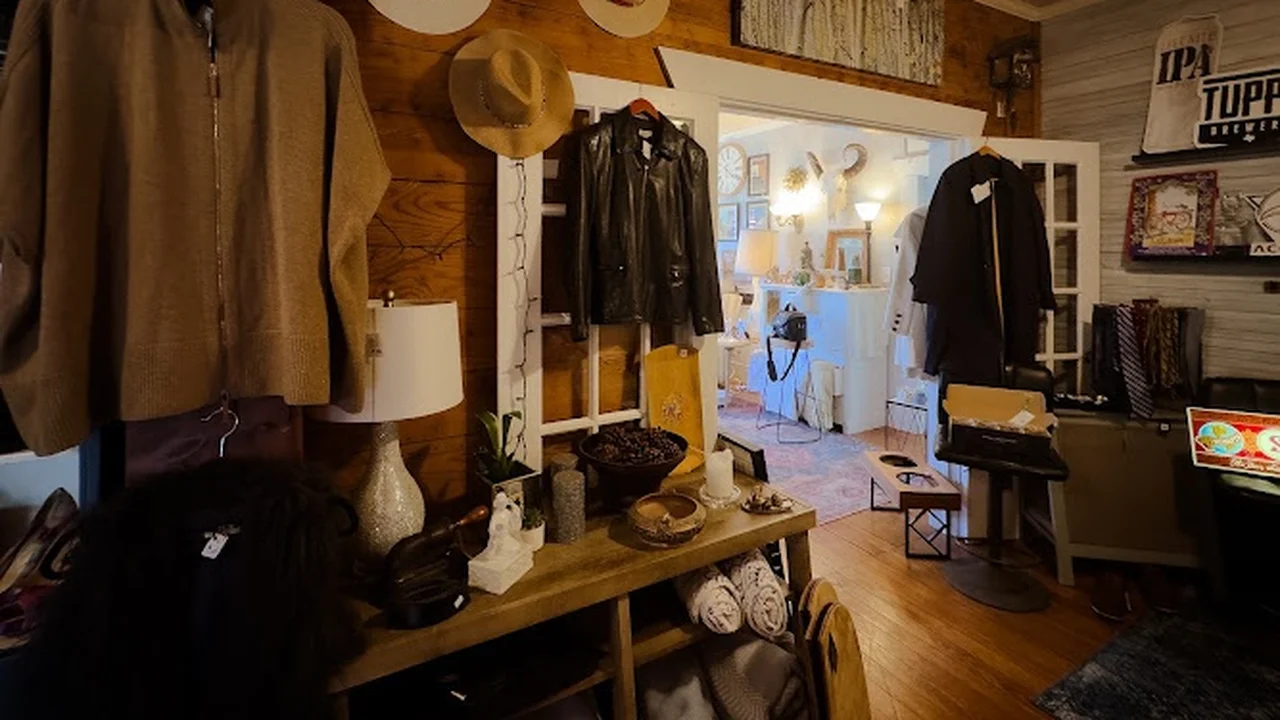 Consignment store in Dripping Springs, Texas: Lucky Finds