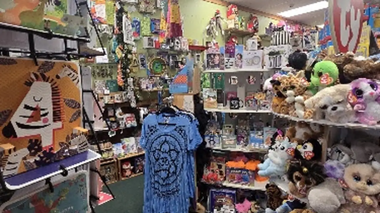 Consignment store in Kingston, Washington: Lucky Star Consignment Clothing Kingston