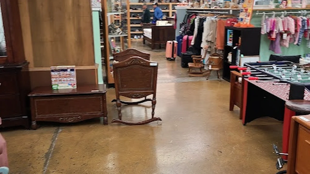 Consignment store in Fletcher, North Carolina: LuLu's Consignment Boutique