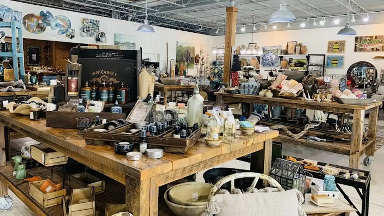 Consignment store in Clayton, Georgia: Lulu & Tully Mercantile