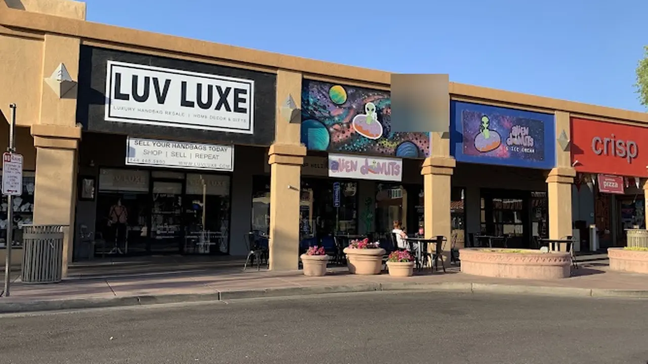 Consignment store in Scottsdale, Arizona: Luv Luxe