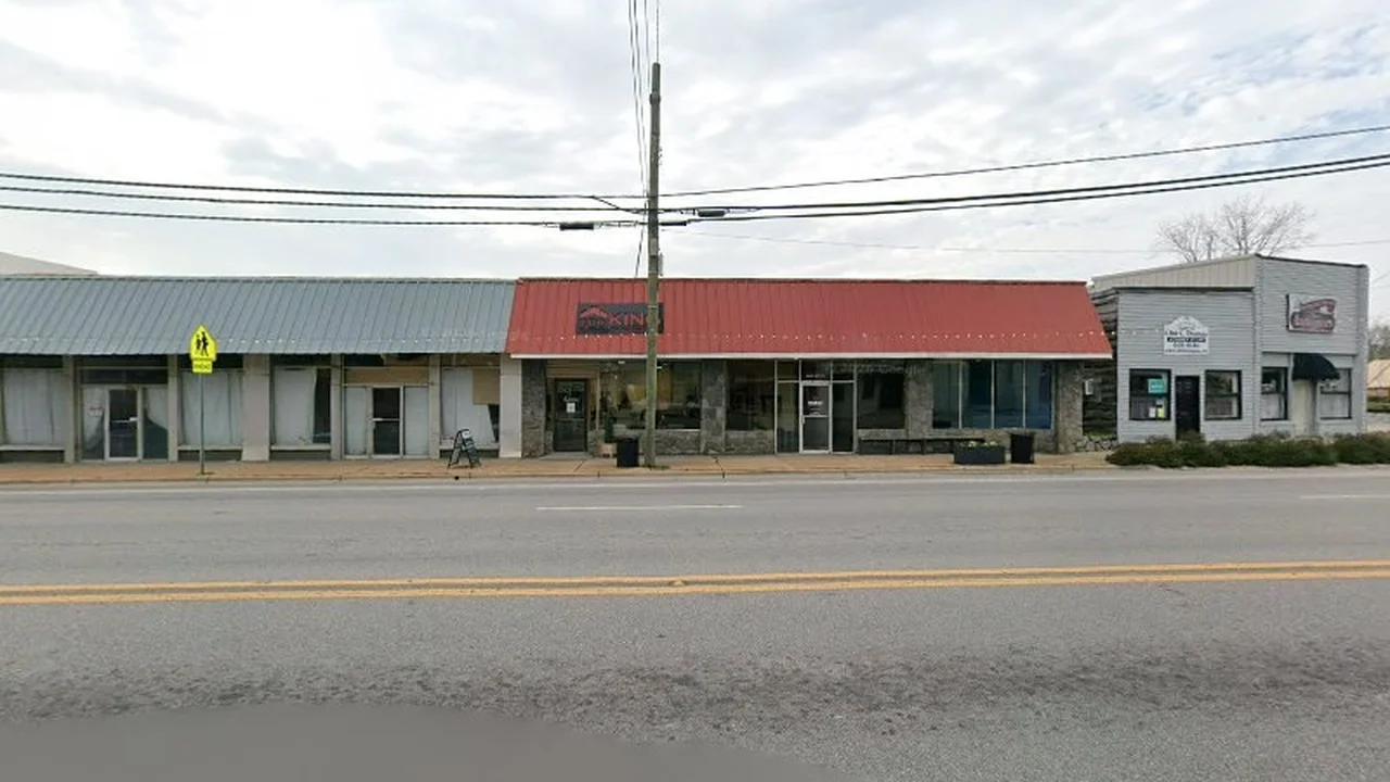 Consignment store in Montevallo, Alabama: Luxe Line