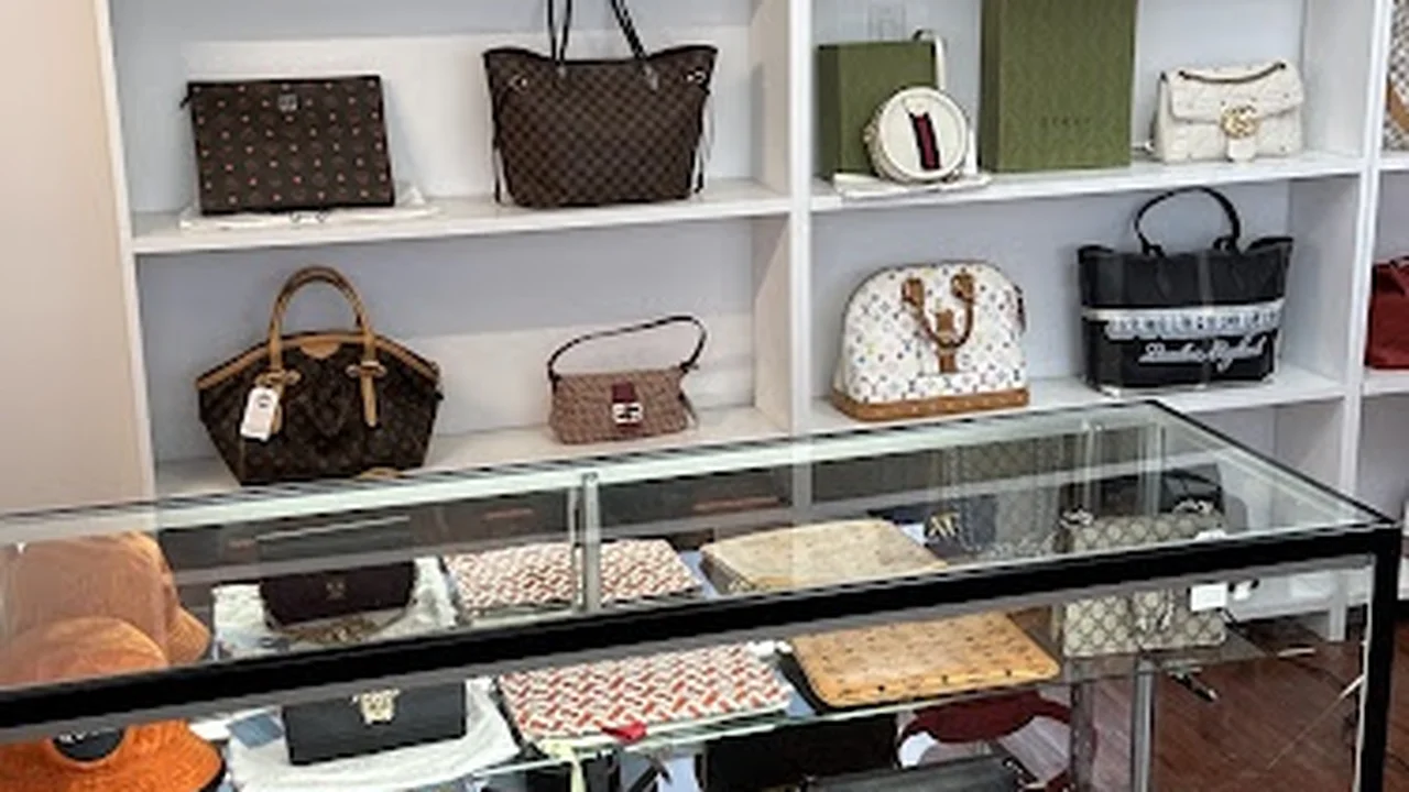 Consignment store in Houston, Texas: Luxury eXchange 2