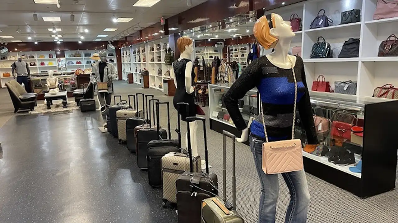 Consignment store in Houston, Texas: Luxury eXchange