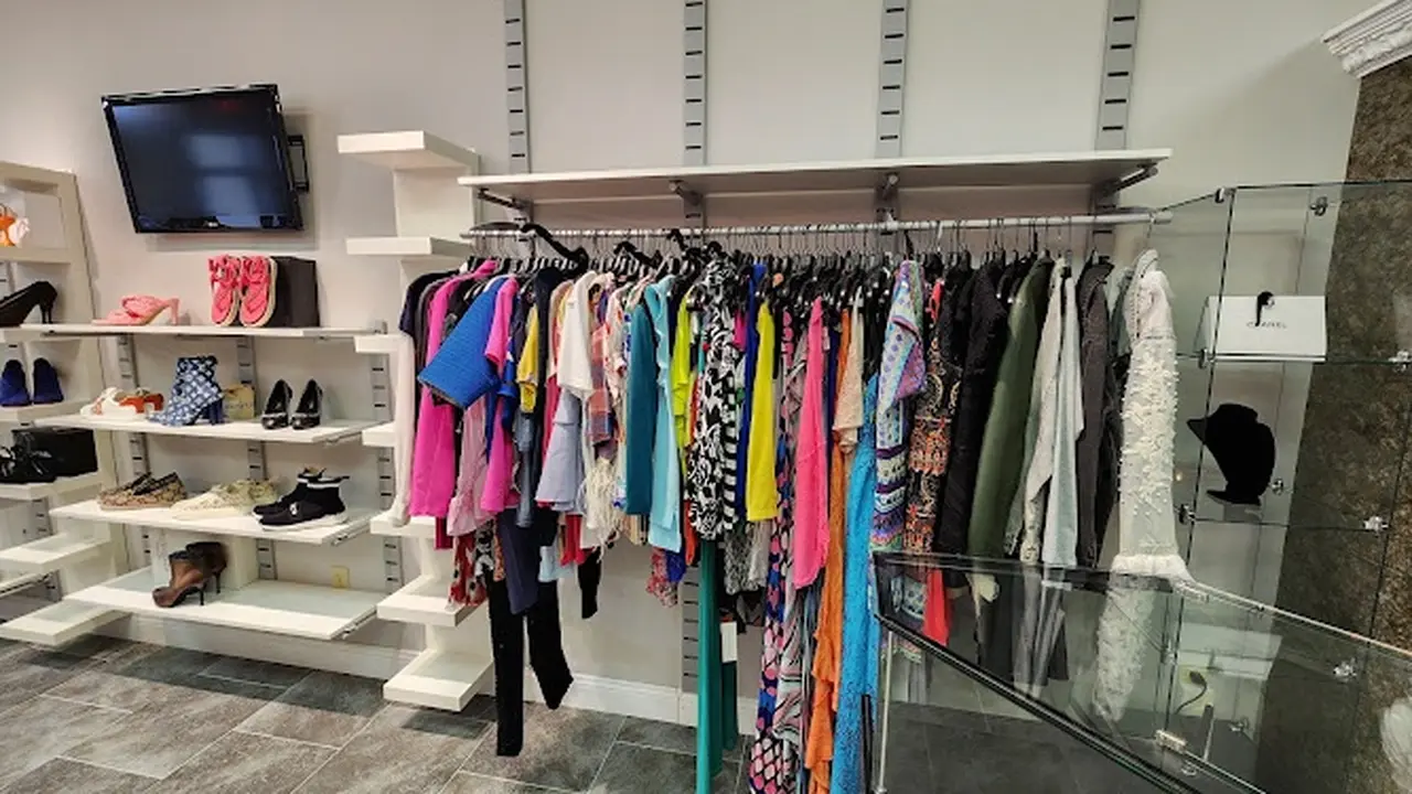 Consignment store in Manalapan Township, New Jersey: Luxury Labels Designer Resale