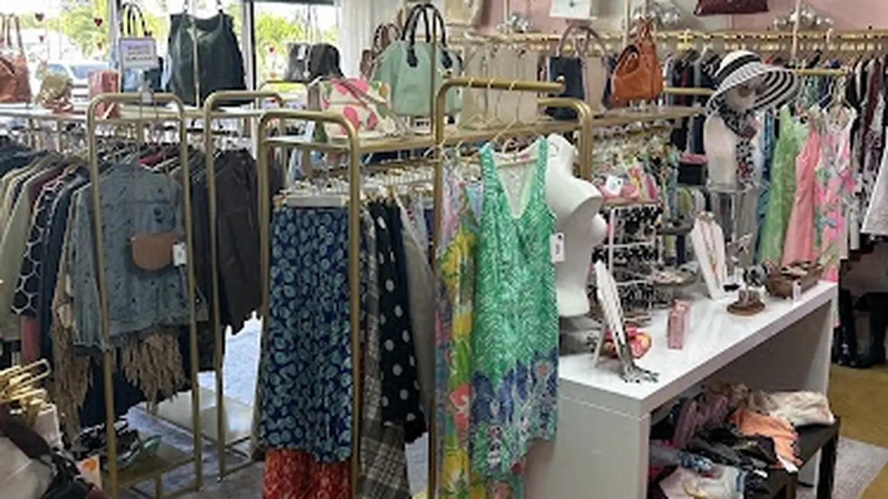 Consignment store in West Palm Beach, Florida: Lynn's Closet Boutique