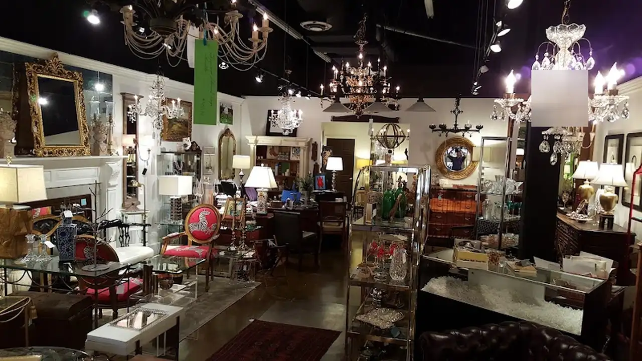 Consignment store in Atlanta, Georgia: Mélange Fine Furniture Consignment