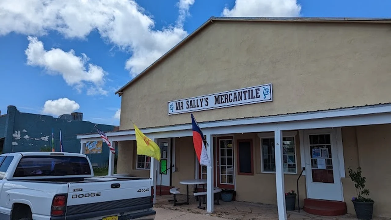 Consignment store in Roy, New Mexico: Ma Sally's Mercantile