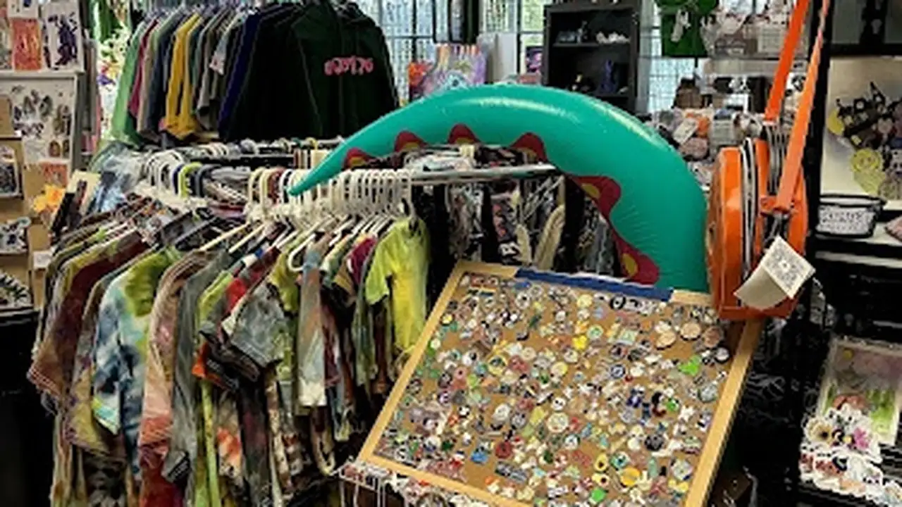 Consignment store in Fredericksburg, Virginia: Madame’s Oddities
