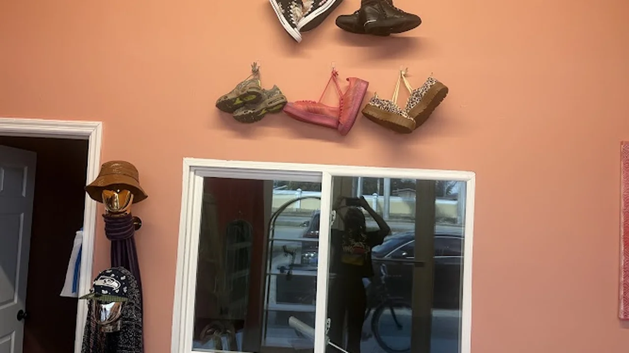 Consignment store in Riviera Beach, Florida: MadLooks
